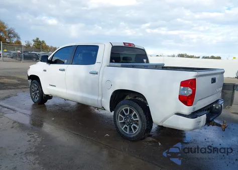 2017 Toyota Tundra Limited 5.7L V8 z USA, uszkodzony, nr VIN 5TFHY5F12HX590813